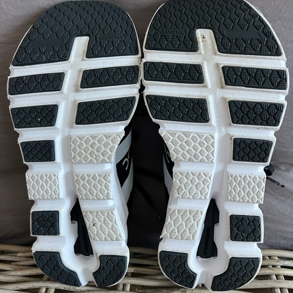 On Running Sneakers in Black and Purple - Picture 5 of 5